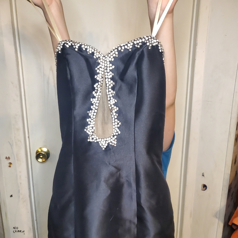 Dress - Picture 2 of 4